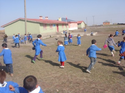 Muş, Malazgirt, Karahasan Köyü İlköğretim Okulu'nda İMECE ile tuvaletler artık daha hijyenik olacak