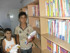 İMECE ile kitaplarına kavuşan Van Erciş Alaattin Sucular İlköğretim Okulu'ndaki öğrenciler sevinçli